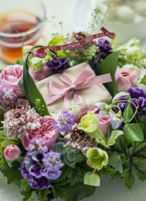 05_GIFT AND FLOWERS I